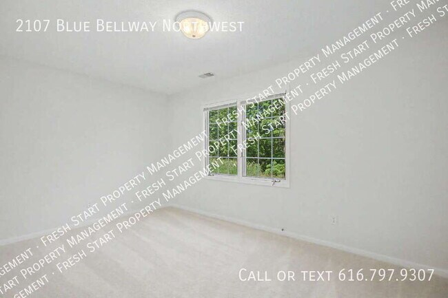 Building Photo - 2107 Blue Bell Way
