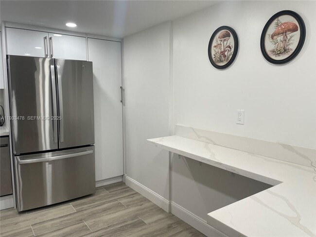 Building Photo - 2030 S Ocean Dr