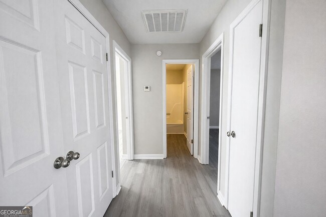 Building Photo - 271 E Wright St