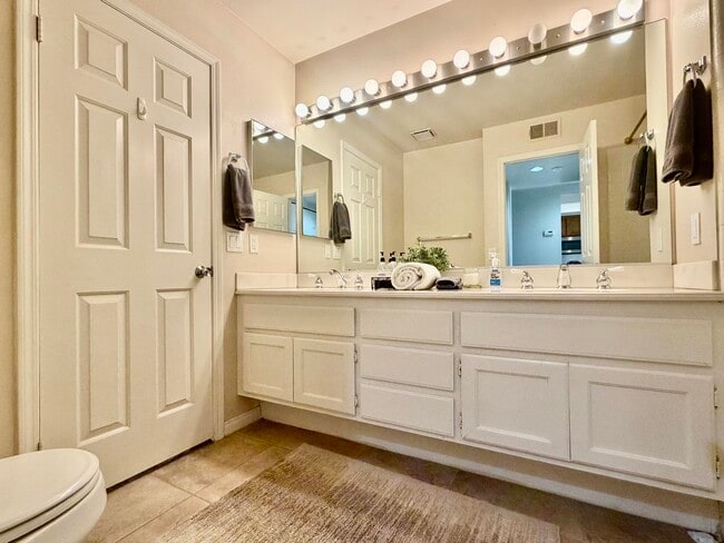 Building Photo - 257 Calle Del Verano