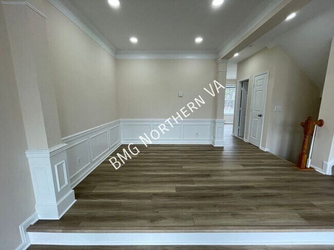 Building Photo - 22525 Maison Carree Square