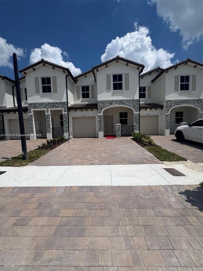 Building Photo - 2516 SE 27th Dr