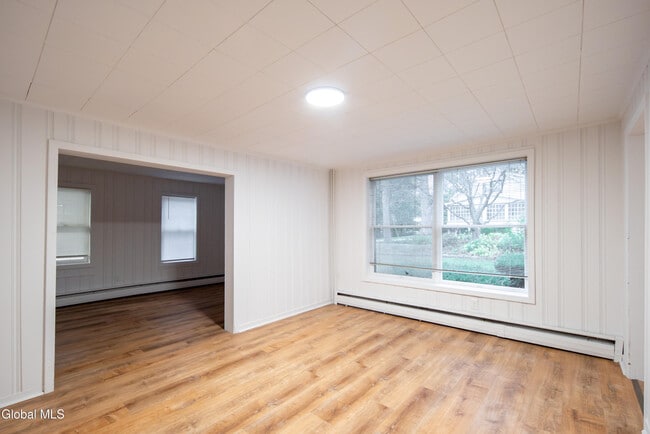 Building Photo - 37 Undine St