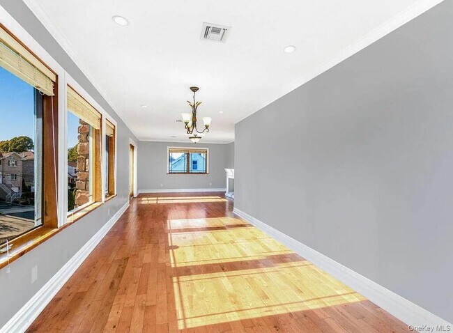 Building Photo - 113 Maple Pl