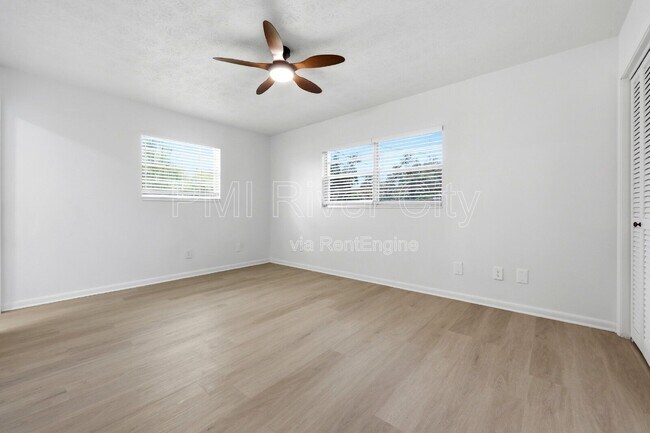 Building Photo - 2860 Cedarcrest Dr
