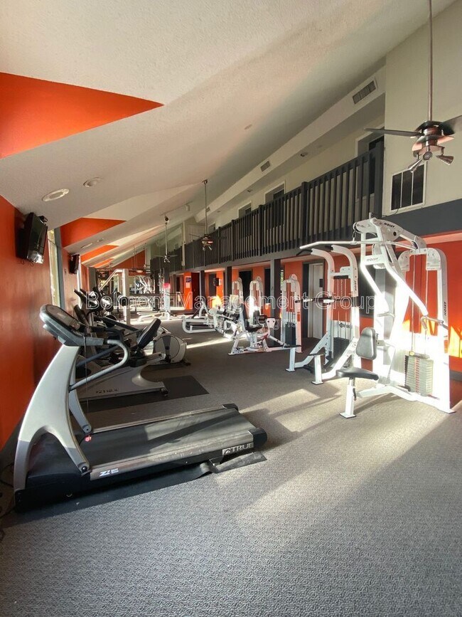 Building Photo - 4630 Commander Dr