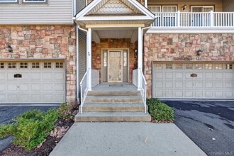 Building Photo - 5 Clearwater Ct