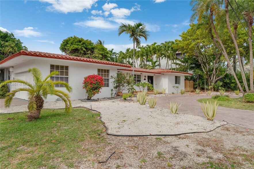 Primary Photo - 7601 NE 9th Ave