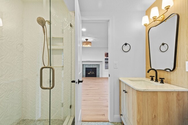 Building Photo - Elevated 5-Bedroom Home in Sandy, UT with ...