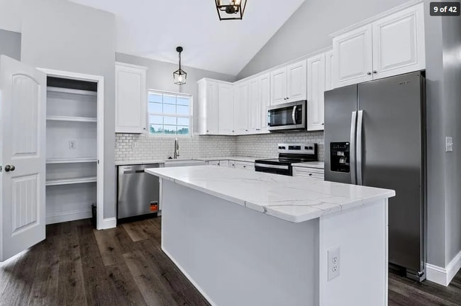 Building Photo - 50 SW 160 Rd