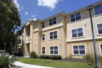Building Photo - Grande Oaks