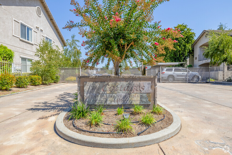 Signage - The Cottage Apartments