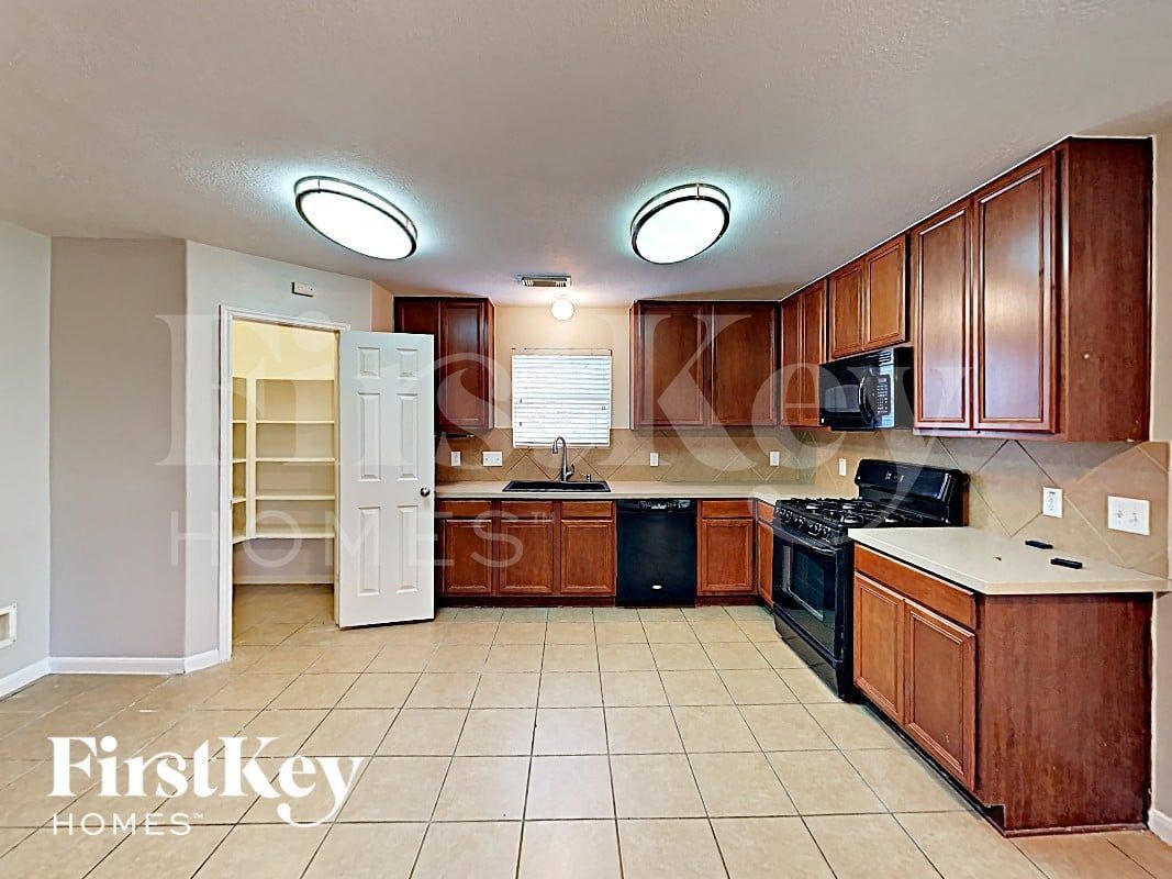 Building Photo - 15207 Green Whisper Dr