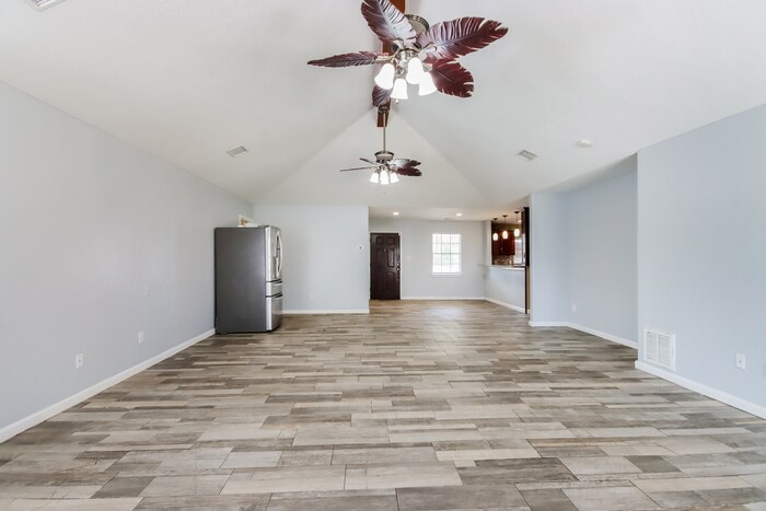 Building Photo - 810 Townley St