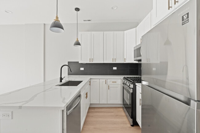 Building Photo - 2540 W Cortez St