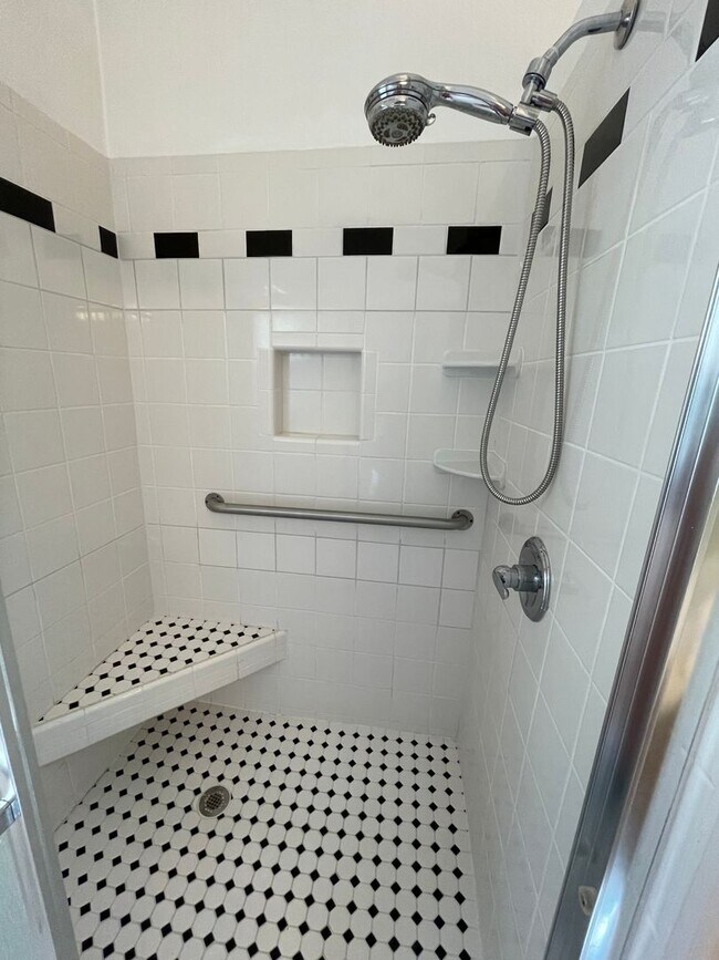 Building Photo - Beautiful 4-Bedroom Ranch in Courthouse Estates!