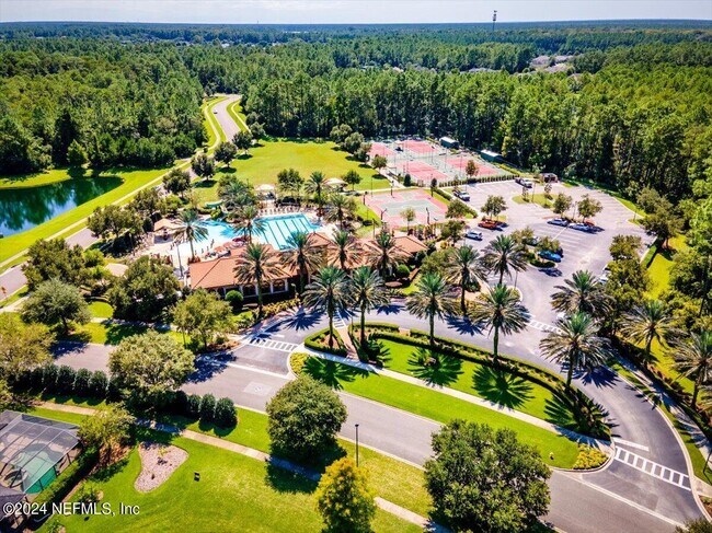 Building Photo - 215 Richmond Dr