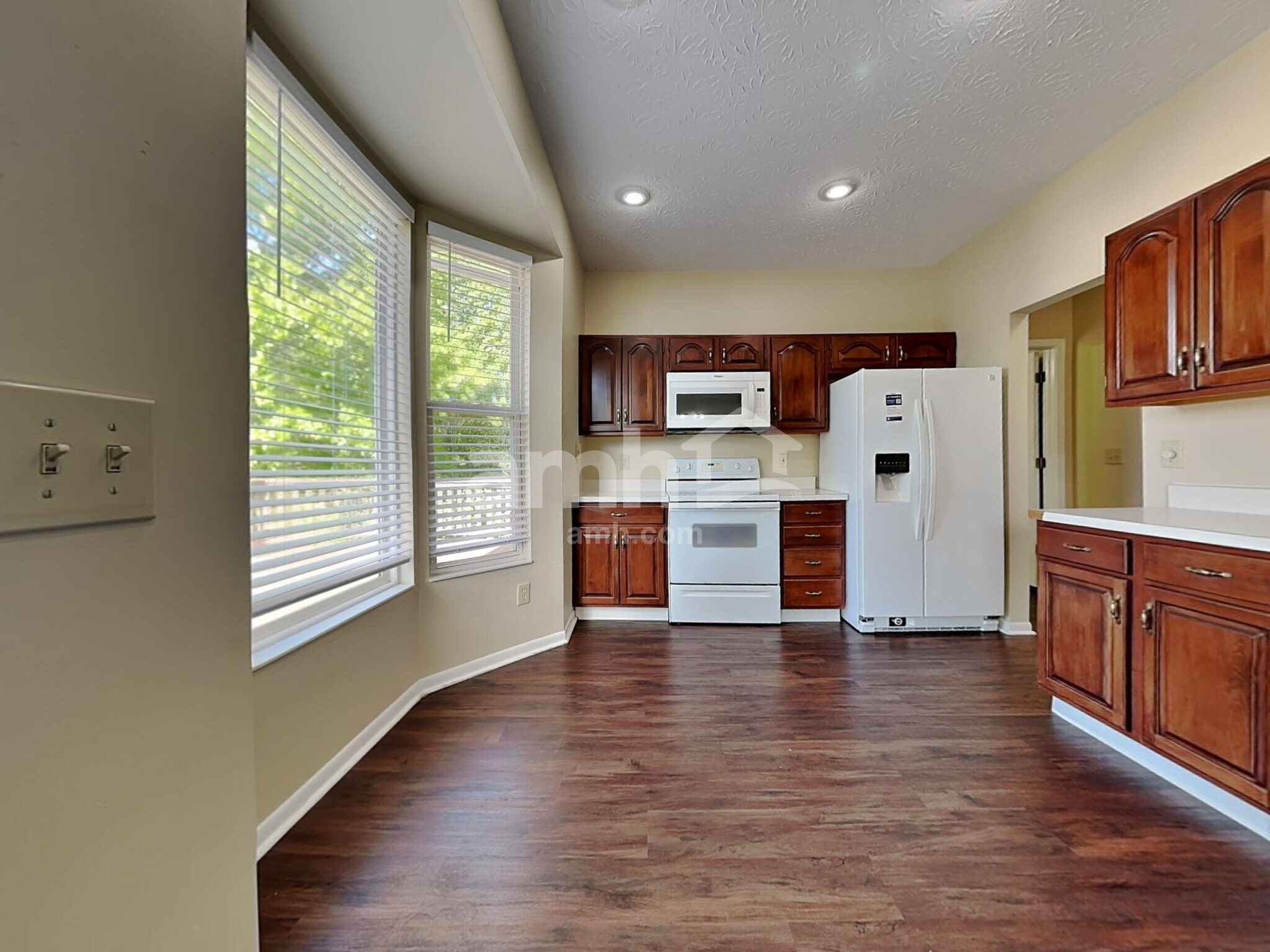 Building Photo - 9021 Crimson Oak Dr