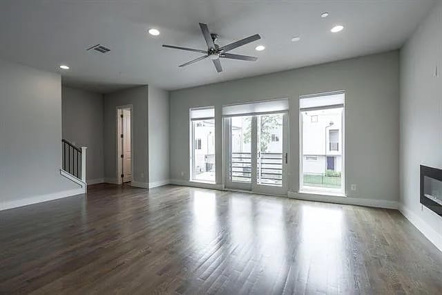 Building Photo - 1292 N Prairie Ave