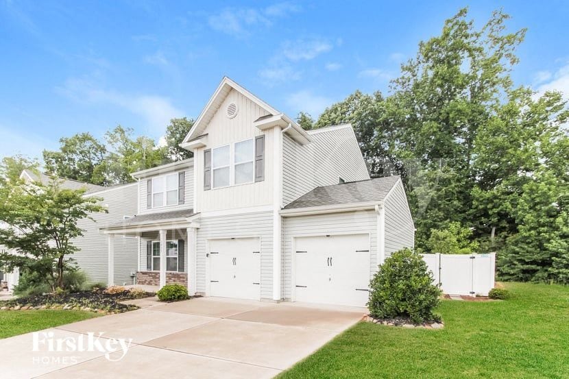 Building Photo - 3815 Streamside Dr