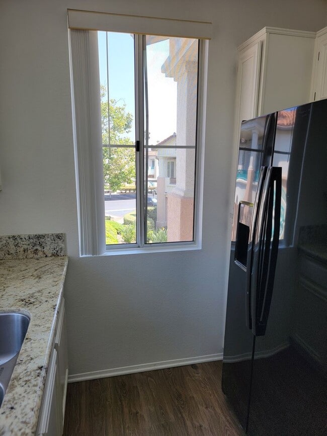 Building Photo - New Vinyl Flooring and Fresh Paint! 2 Bedr...