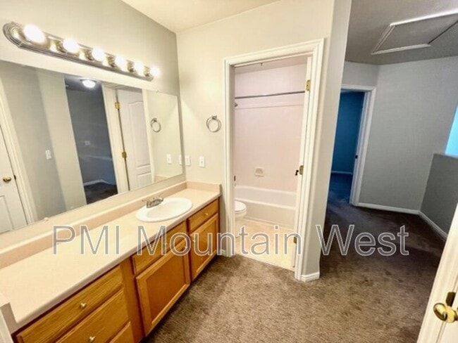 Building Photo - 55 Peregrine Ln