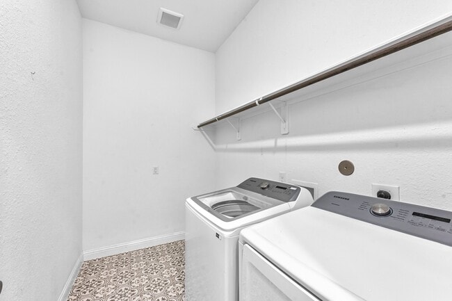 Building Photo - 19006 Sam Bass Ct