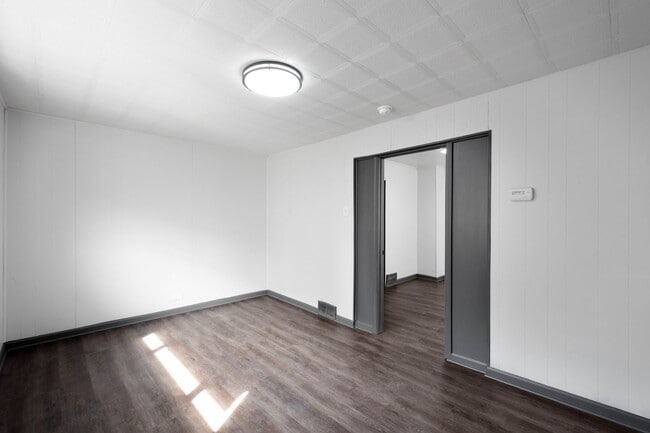 Building Photo - Stunning 3 bedroom home in McKees Rocks available May 1!