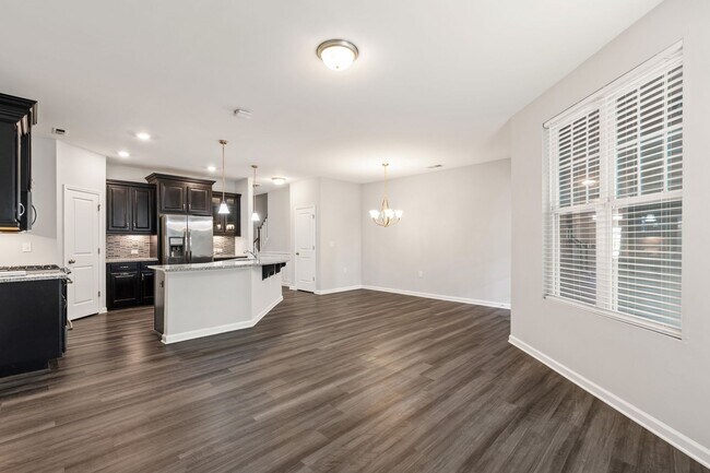 Building Photo - Serene Cul-de-Sac Retreat: 3BR Hillsboroug...