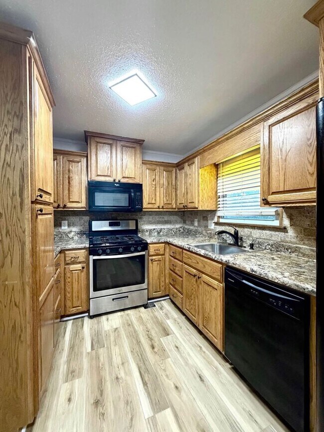 Building Photo - 2808 Seminole Trl