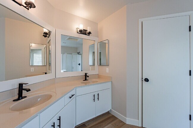 Building Photo - Newly Remodeled 3 bedroom in Goodyear!
