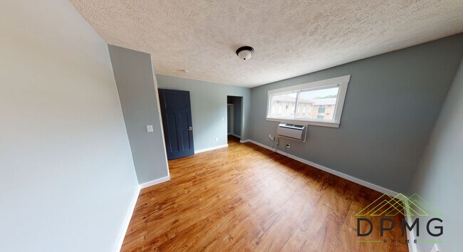 Building Photo - 326 E Hillsdale St