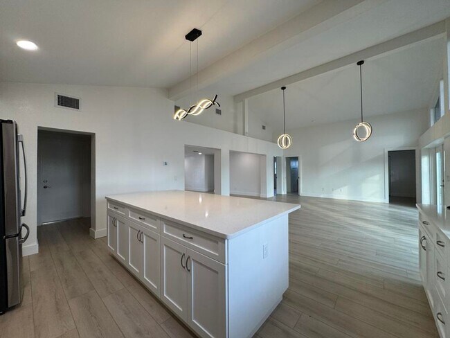 Building Photo - 2/2 plus Bonus Room in Ormond By the Sea