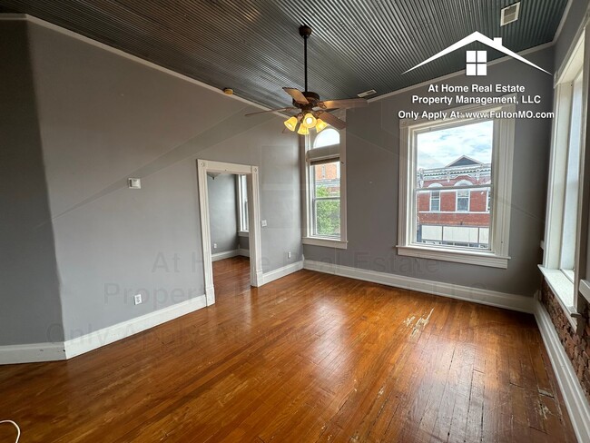 Building Photo - 510 Nichols St