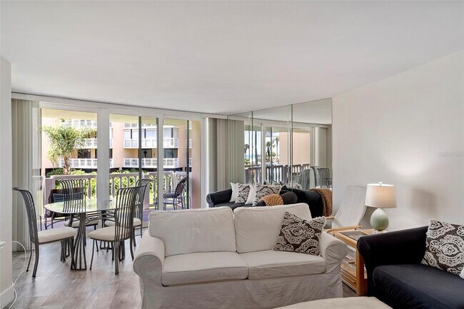 Building Photo - 6500 Sunset Way