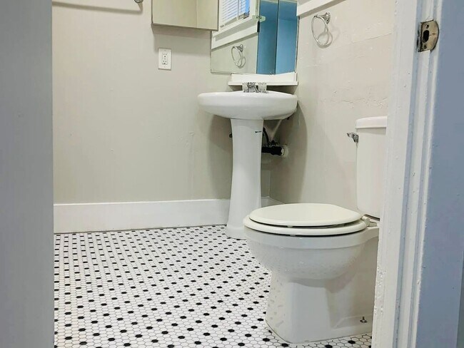 Building Photo - 307