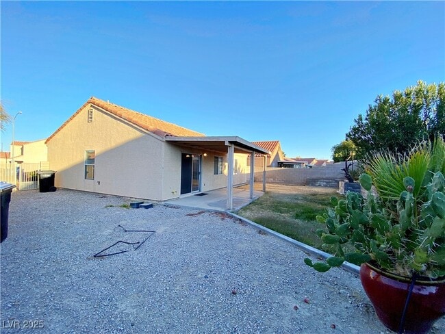 Building Photo - 1037 Cedar Pines St