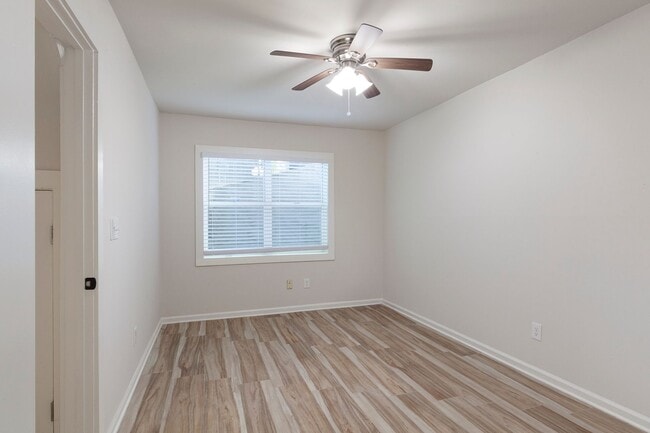 Building Photo - 3bd/3ba Home w/ Fully Fenced Backyard and Deck!