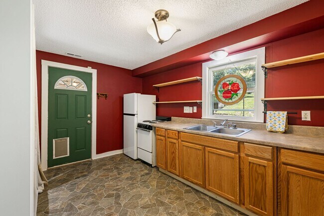 Building Photo - 513 Hiawassee Ave