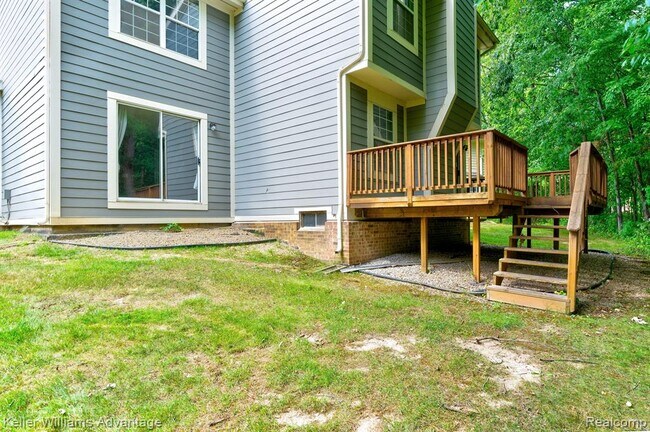 Building Photo - 41498 Cornell Dr