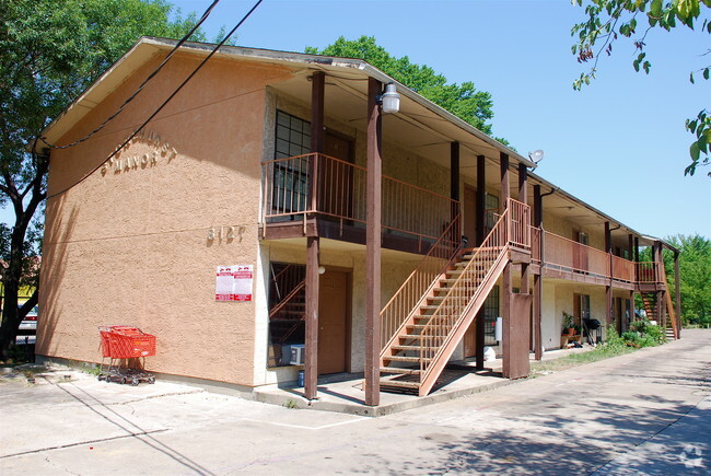 Building Photo - Stonehurst Apartments