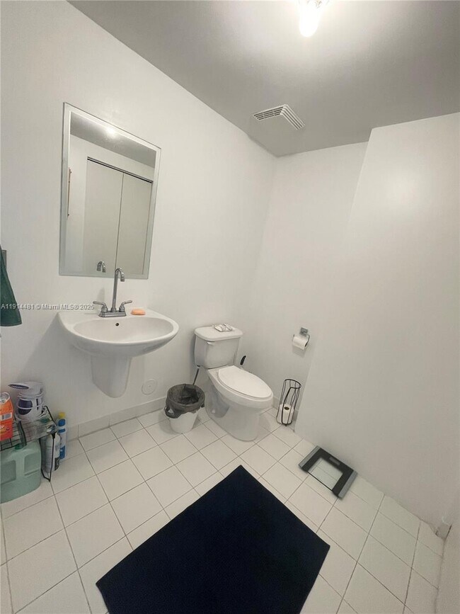 Building Photo - 690 SW 1st Ct