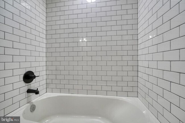 Building Photo - 6722 Brentwood Ave