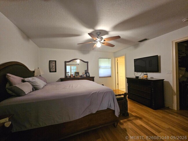 Building Photo - 286 NE Brunson Ct