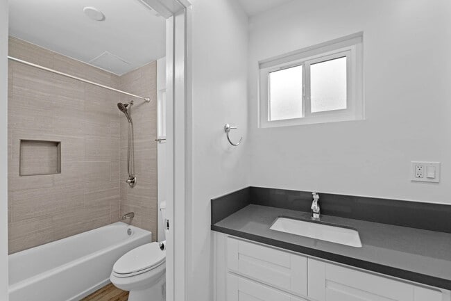 Building Photo - 1240 W 29th St