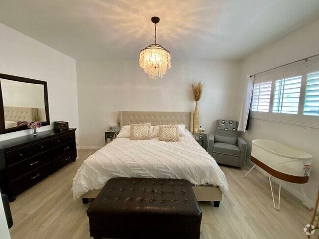 Master Bedroom - 11820 Mayfield Ave