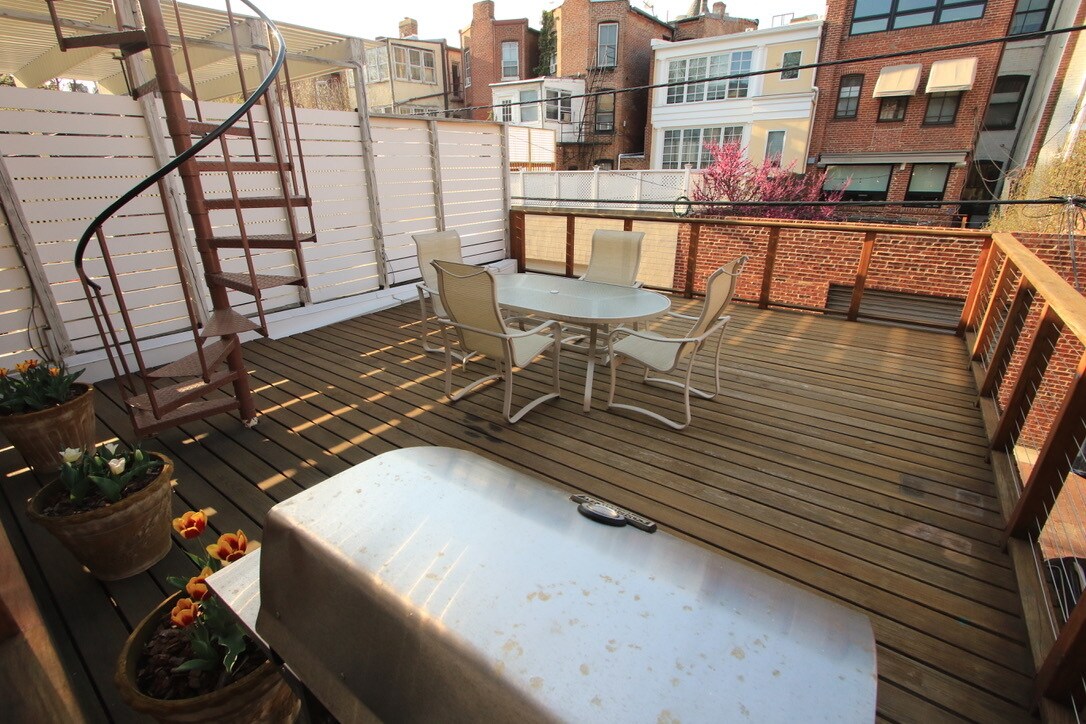 Building Photo - 1713 Riggs Pl NW