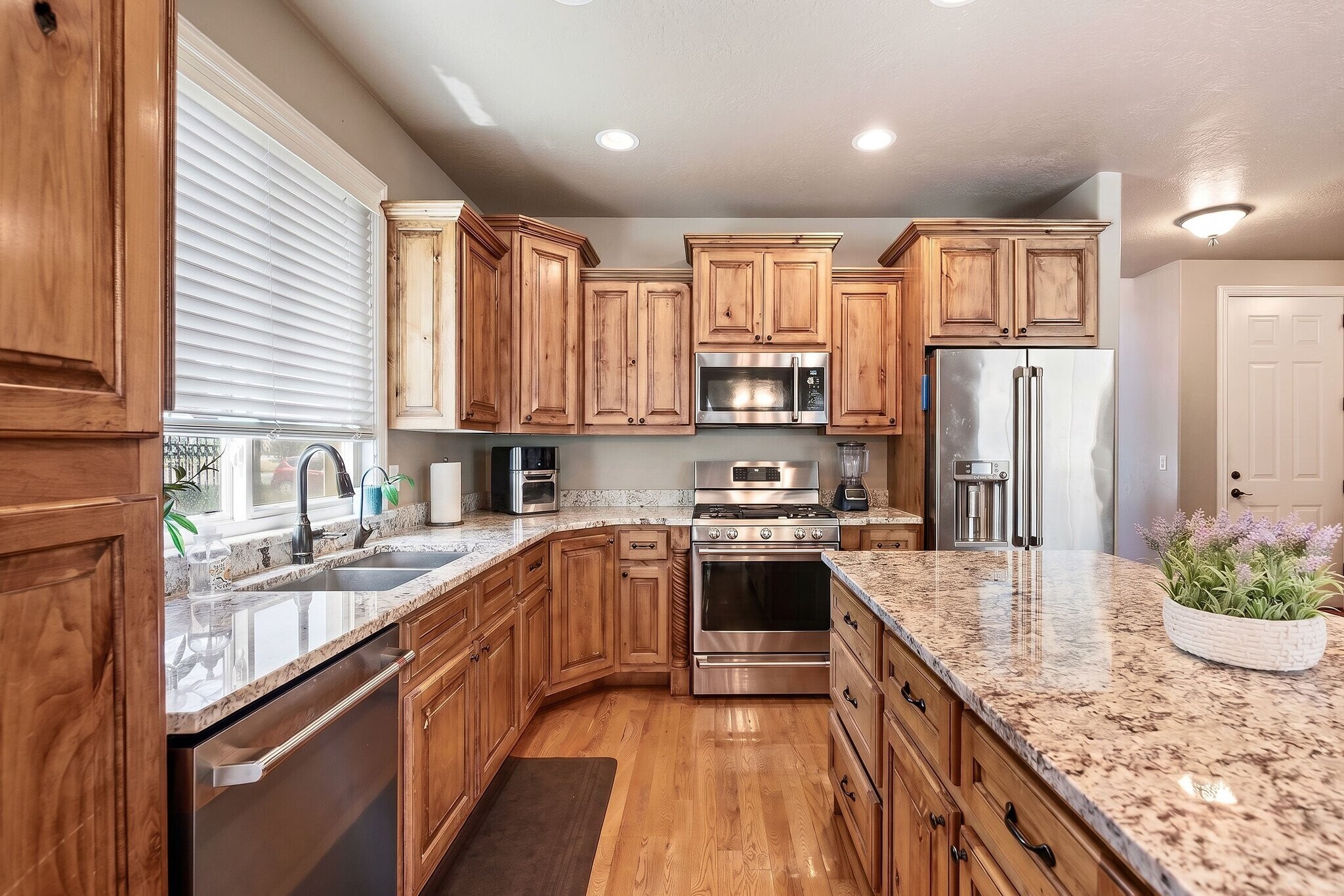 Building Photo - 9176 N Pebble Creek Loop