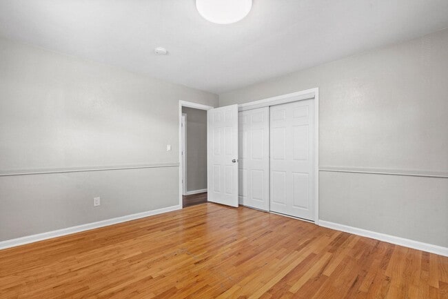 Building Photo - Charming 4-Bedroom Home in Desirable Neigh...