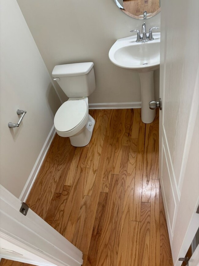 Building Photo - Renovated 3Bd, 2.5Ba End Unit Lake Norman Townhome with Fenced-in Yard and 1 Car Garage Coming Soon